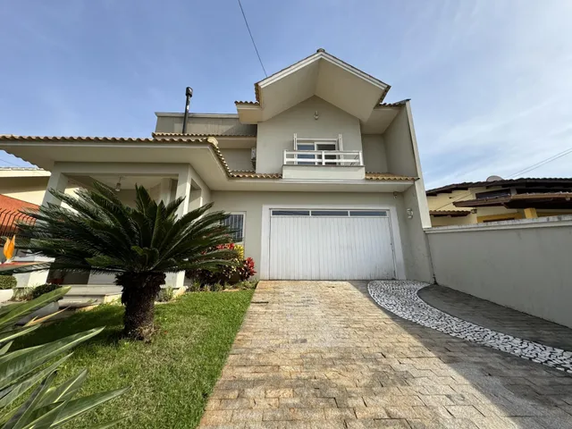 Casa com 4 dormitórios