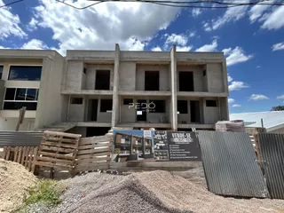 Fachada de um prédio em construção em Lajeado, Brasil.