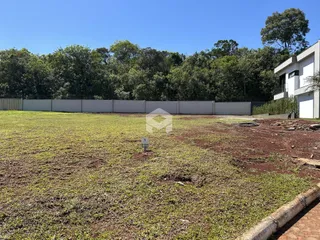Vista externa de um terreno com grama e cerca em Lajeado, Brasil.