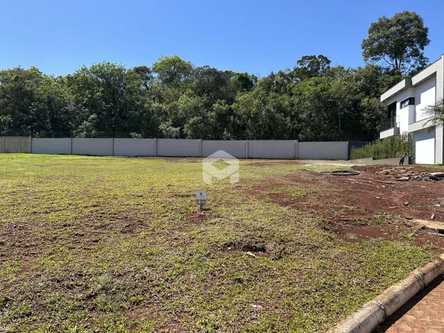 Vista externa de um terreno com grama e cerca em Lajeado, Brasil.