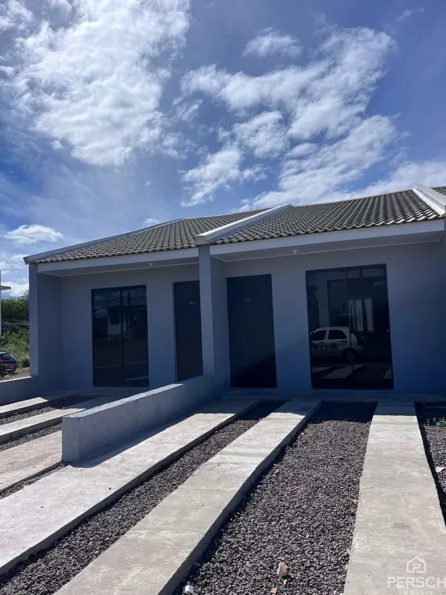 Casa geminada com 2 dormitórios