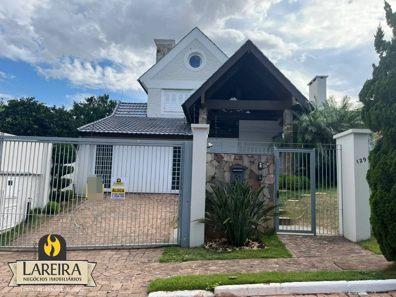 Casa com 4 dormitórios, foto 1