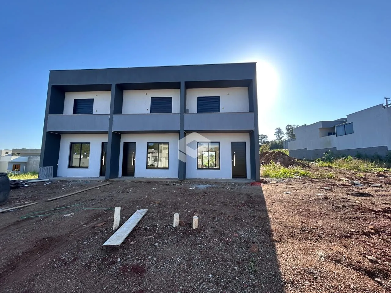 Fachada de uma casa em construção em Lajeado, Brasil.