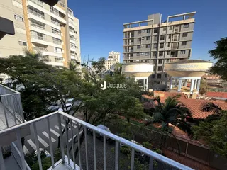 Vista externa de um imóvel em Lajeado, Brasil, com vista para outras construções e vegetação.