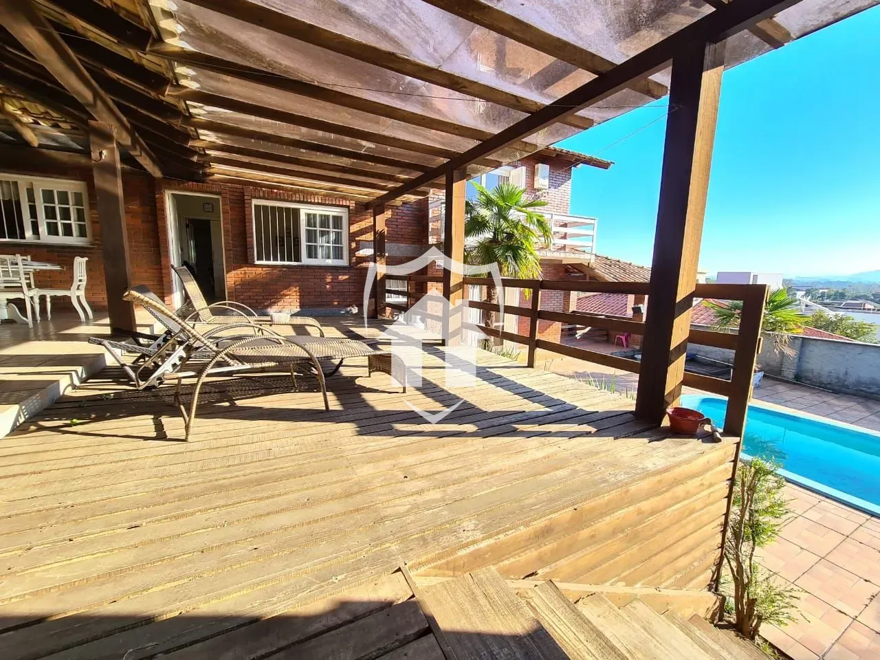 Casa com 4 dormitórios, foto 1
