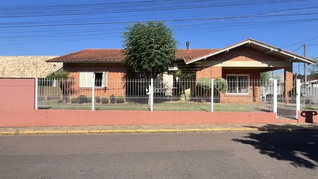 Casa com 4 dormitórios