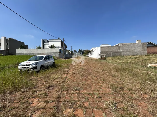 Vista externa de uma propriedade em Lajeado, Brasil, com vegetação e acesso de terra.