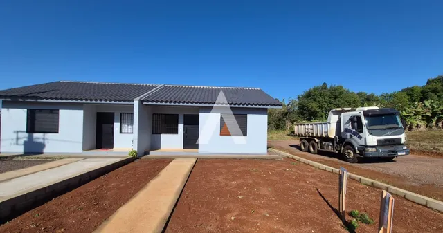 Casa geminada com 2 dormitórios
