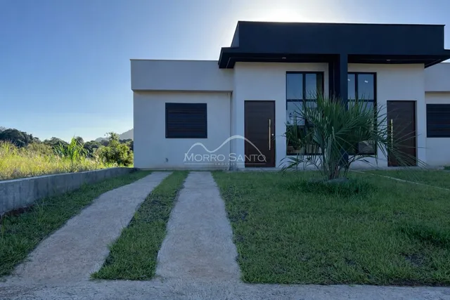 Casa geminada com 2 dormitórios