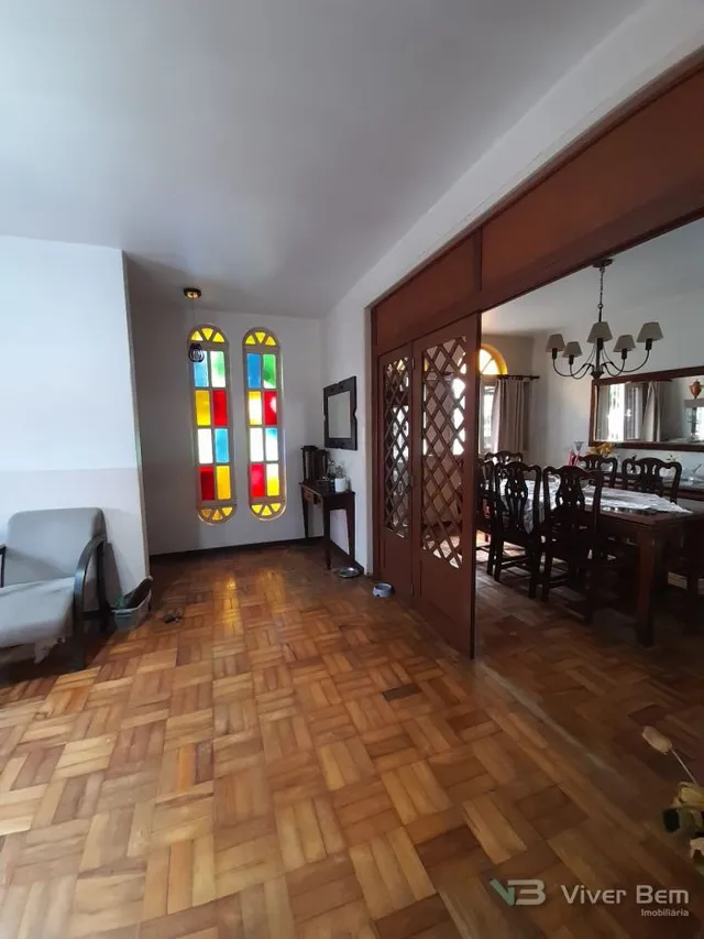 Casa com 4 dormitórios
