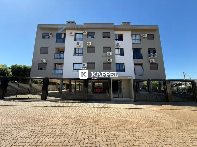 Fachada de um prédio residencial em Lajeado, Brasil, com múltiplos andares e unidades.