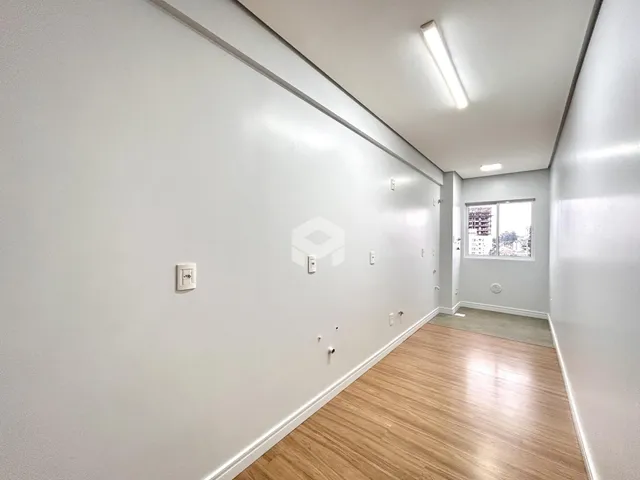 Vista do corredor interno de um imóvel em Lajeado, Brasil.