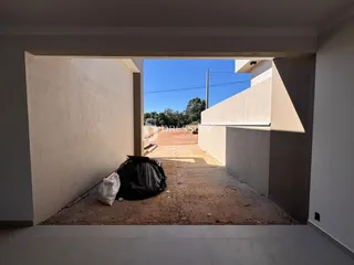 Vista do pátio entre duas construções.