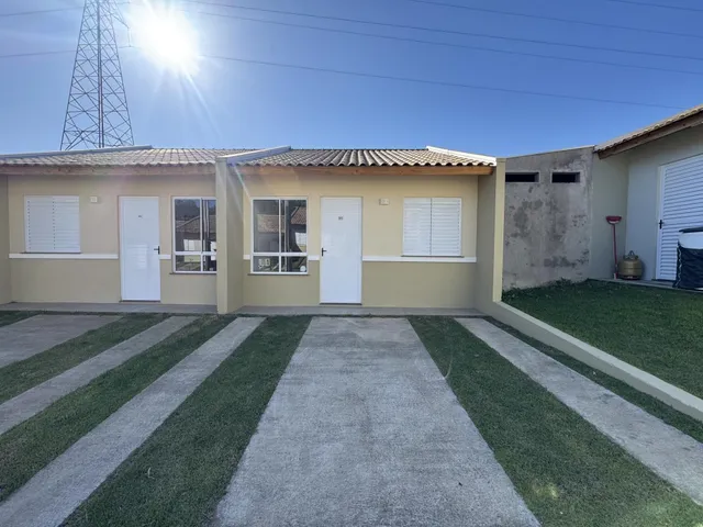 Casa geminada com 2 dormitórios