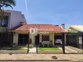 Casa com 4 dormitórios, foto 1