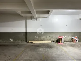 Foto de uma área interna de um imóvel em estado de obra.