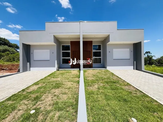 Casa geminada com 2 dormitórios