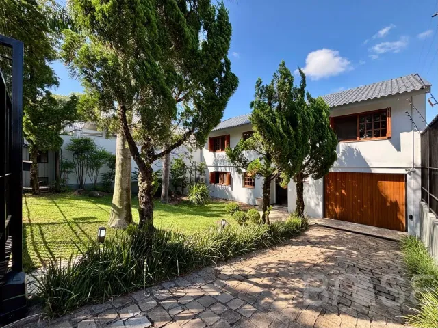 Casa com 3 dormitórios