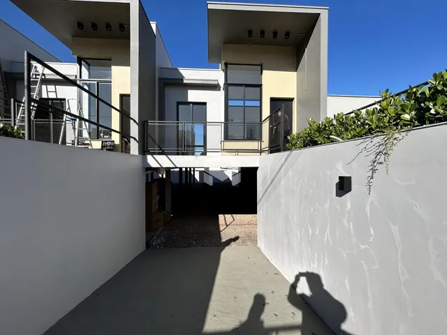Fachada moderna de uma residência em Lajeado, Brasil.