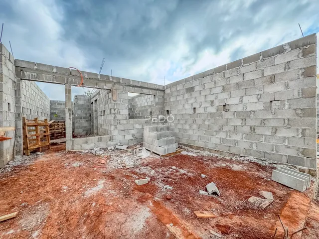 Vista da estrutura de concreto de uma construção em Lajeado, Brasil.