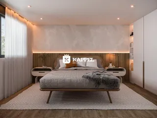 Quarto moderno com cama grande e iluminação ambiente.