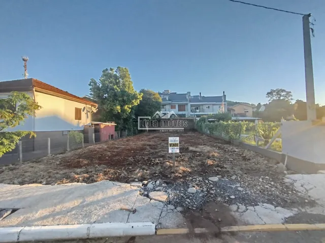 Vista externa de um terreno com área de terra exposta em Lajeado.