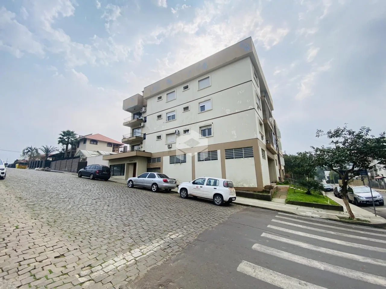 Fachada de um prédio residencial em Lajeado, Brasil.