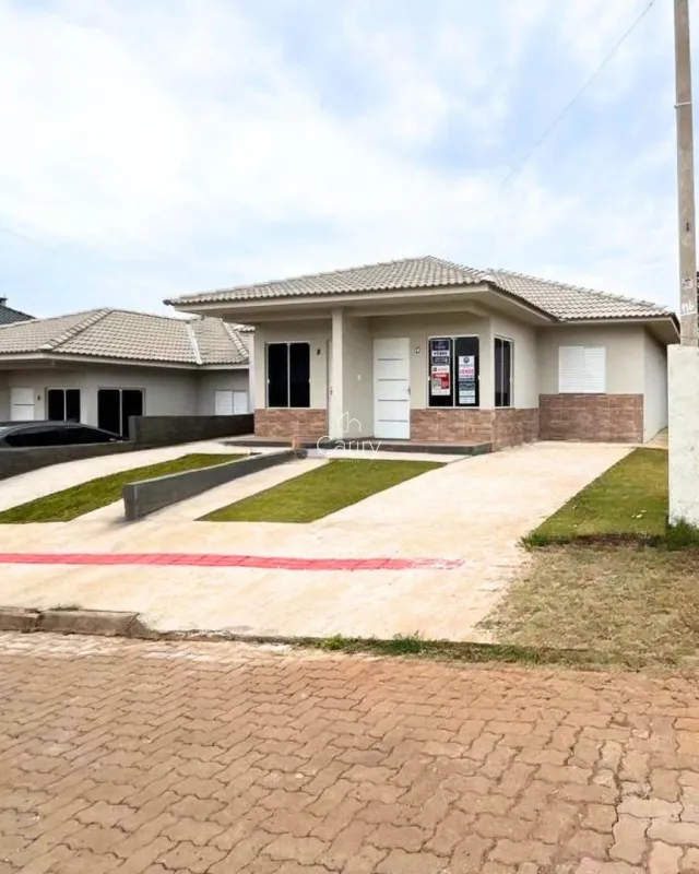 Casa geminada com 2 dormitórios