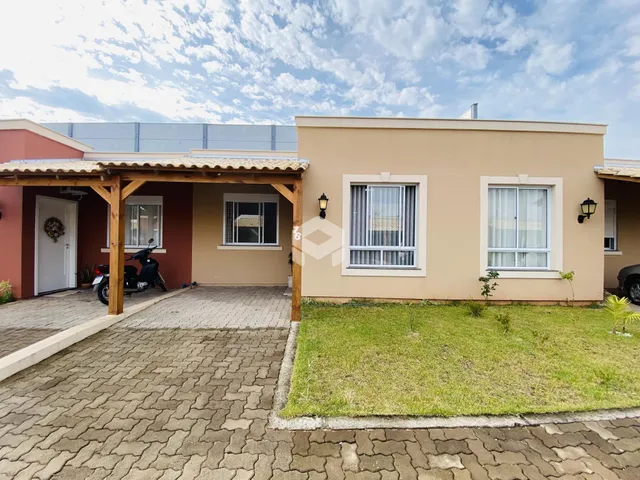 Fachada de uma casa em Lajeado, Brasil, com entrada e jardim.