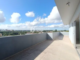Vista de uma varanda com vista para a paisagem urbana de Lajeado.