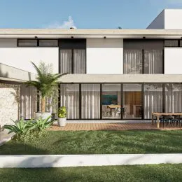 Fachada de uma residência com jardim frontal e grandes portas de vidro.