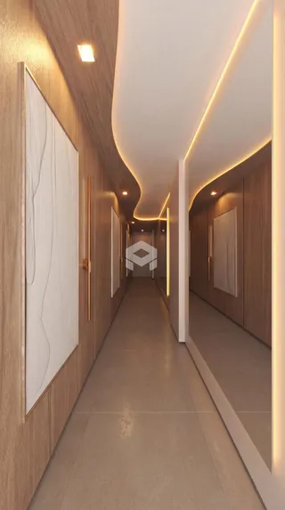 Corredor interno de uma residência moderna com revestimento de madeira.
