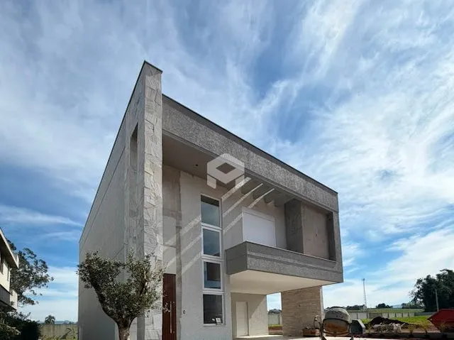 Fachada moderna de um imóvel em Lajeado, Brasil.