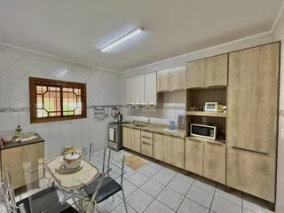 Foto da cozinha e sala de jantar de um imóvel em Lajeado.