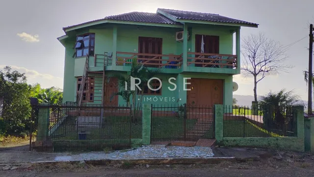 Casa com 4 dormitórios