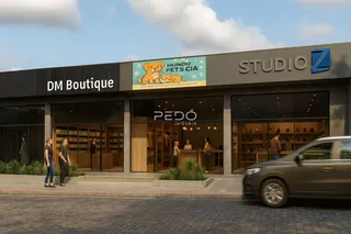 Fachada de um estabelecimento comercial em Lajeado, Brasil, com vitrines de vidro.