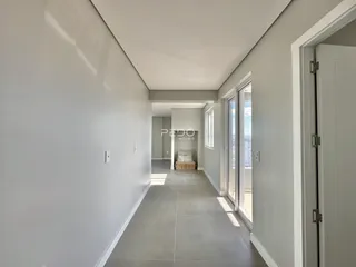 Corredor interno de uma residência em Lajeado, Brasil.
