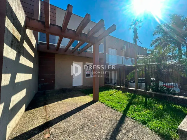 Fachada de um imóvel residencial em Lajeado, Brasil com estrutura de madeira.