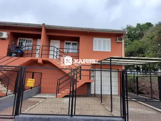 Vista externa de um prédio residencial de dois andares em Lajeado, Brasil.