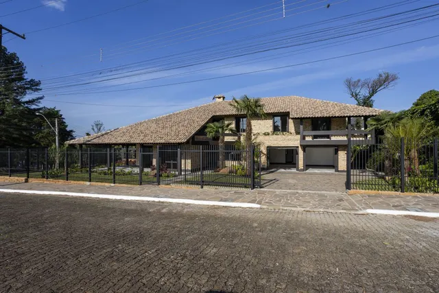 Casa com 4 dormitórios