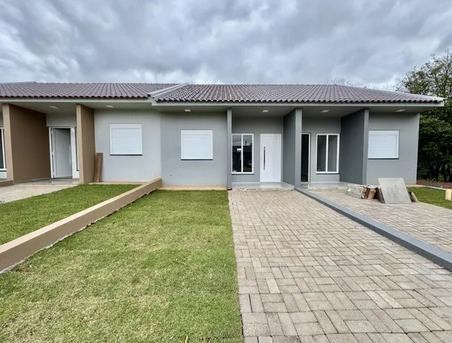 Casa geminada com 2 dormitórios