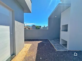 Vista externa da fachada de uma residência em Lajeado, Brasil.