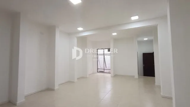 Hall de entrada de um imóvel em Lajeado, Brasil.