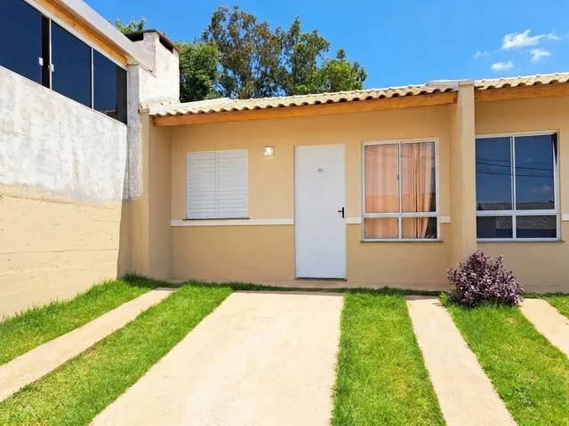 Casa geminada com 2 dormitórios