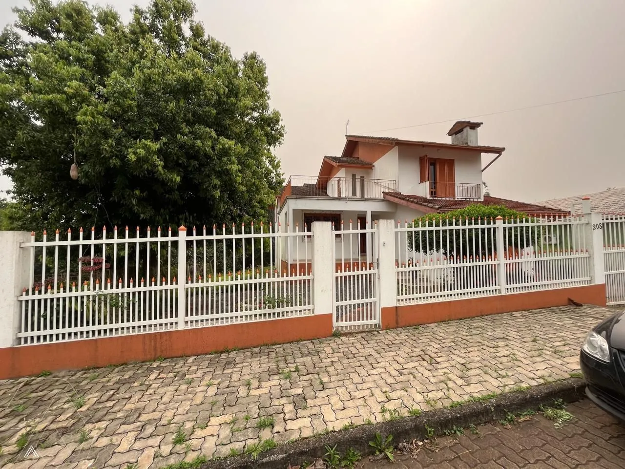 Casa com 4 dormitórios, foto 1