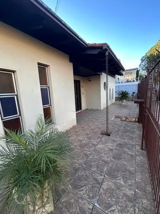Casa com 4 dormitórios, foto 2
