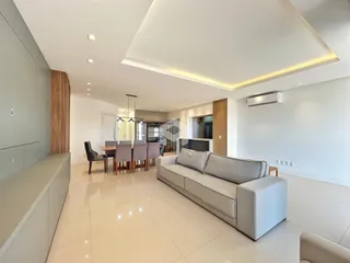 Sala de estar e jantar de um apartamento moderno em Lajeado.
