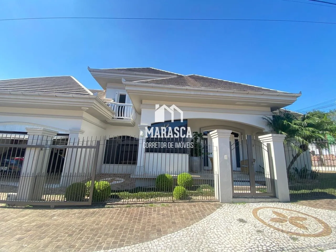 Casa com 5 dormitórios, foto 1