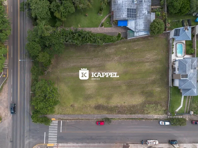 Vista aérea do terreno e da propriedade residencial em Lajeado, Brasil.