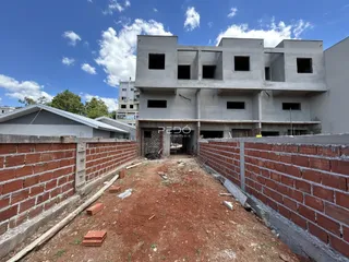 Vista da fachada de um imóvel em construção em Lajeado, Brasil.